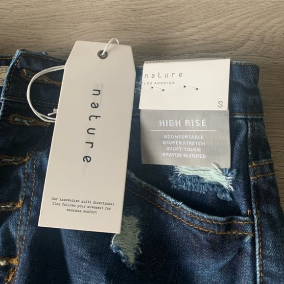 Pink Lily Button Fly Jean Denim Shorts Size Small - Picture 3 of 5